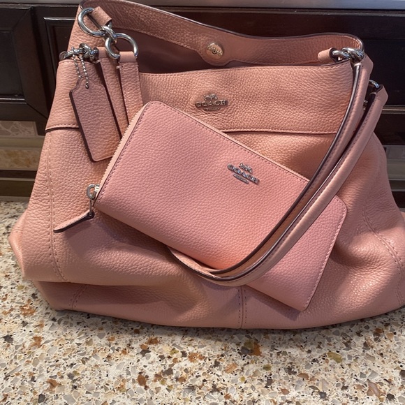 💕🩷PINK Coach Pebble Leather Signature Lexy Shoulder Bag & Matching Wallet🩷💕 - Picture 2 of 5